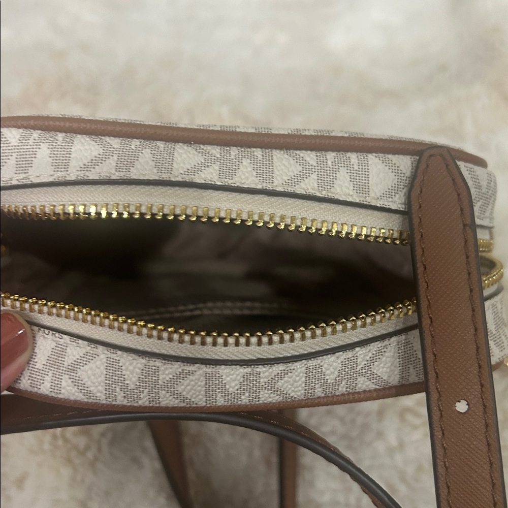 New Michael Kors Cream and Brown Crossbody Bag - Picture 6 of 12